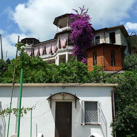 Old Town Guesthouse Sukhumi Exterior foto