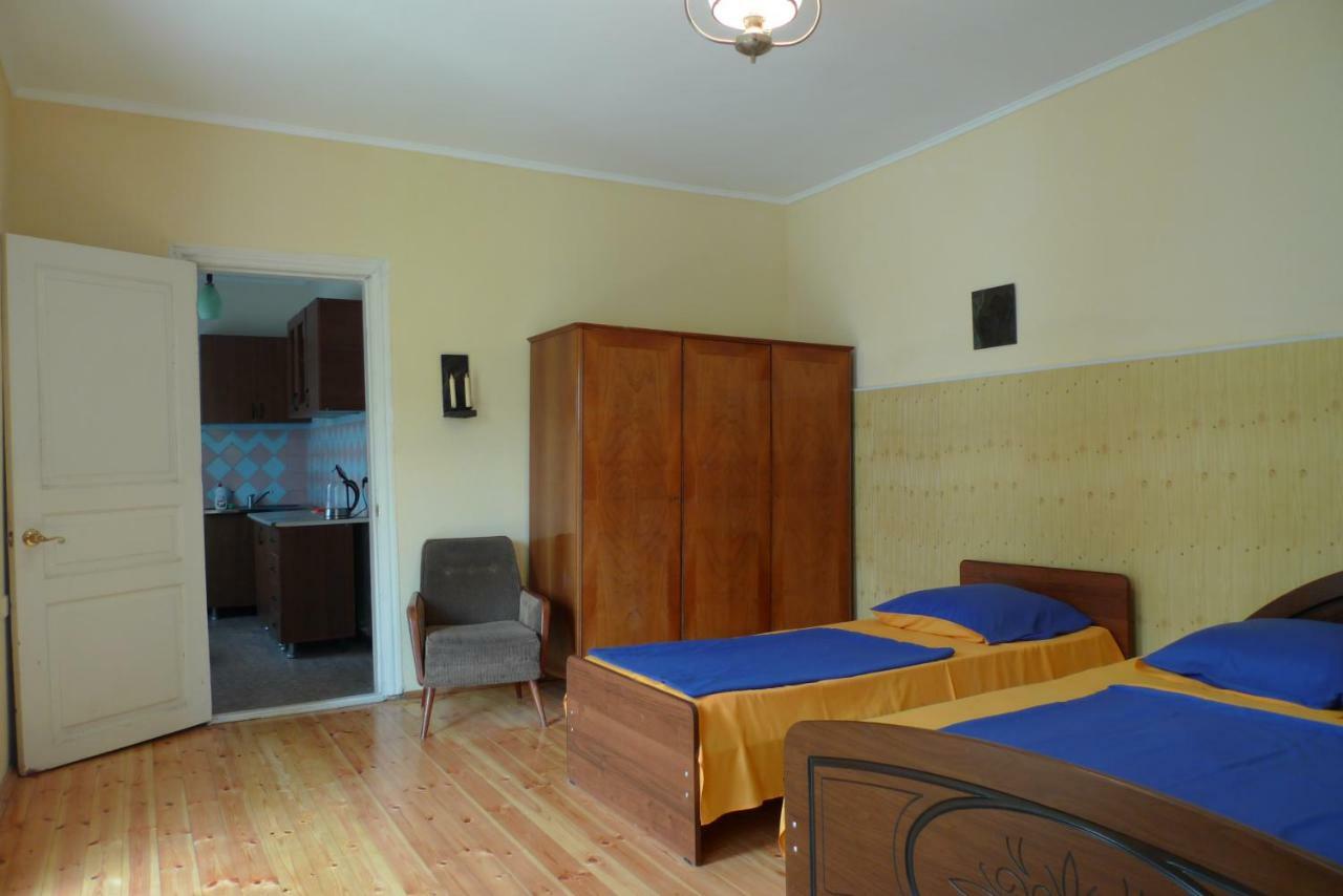 Old Town Guesthouse Sukhumi Exterior foto