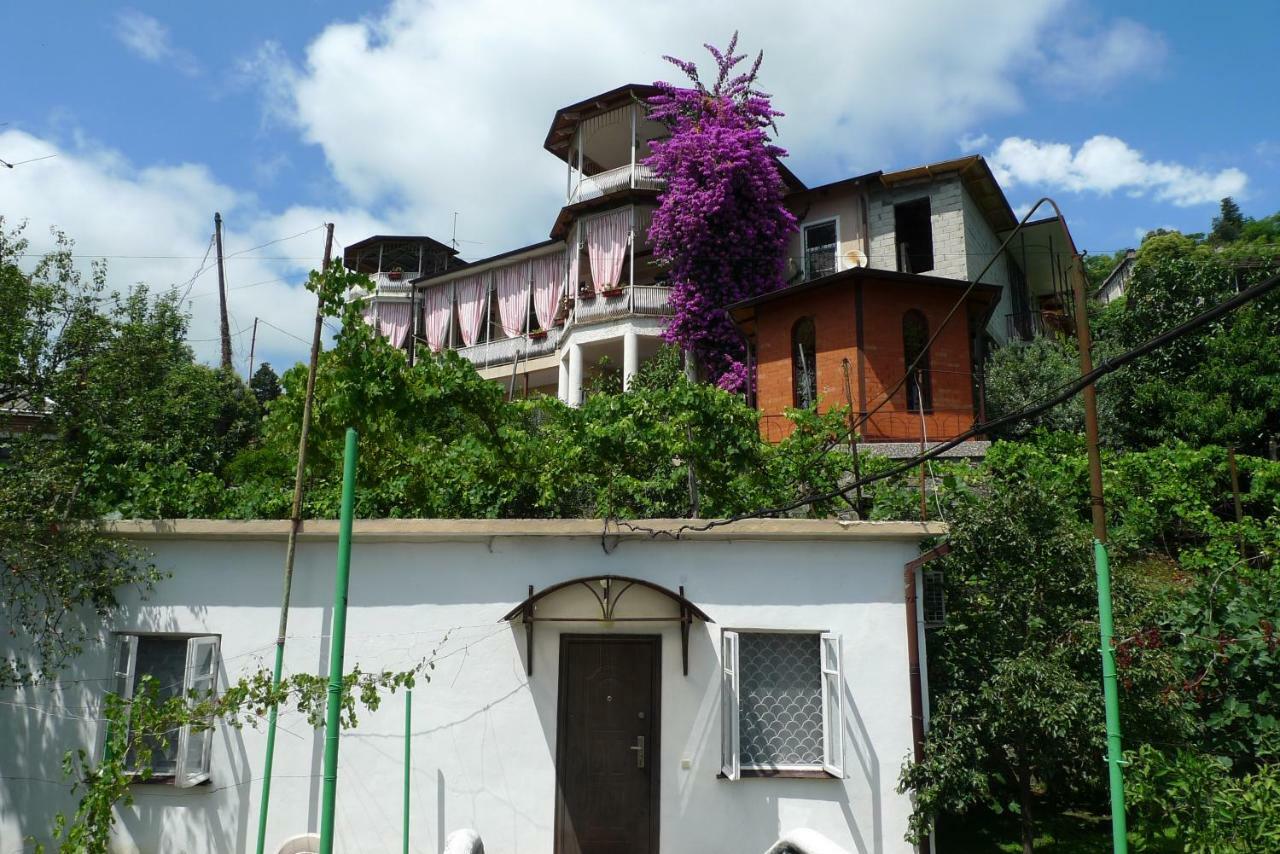 Old Town Guesthouse Sukhumi Exterior foto